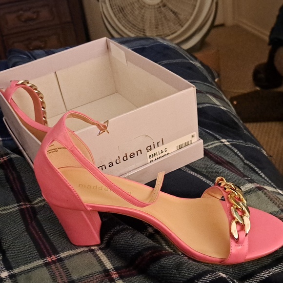 Madden Girl Shoes - Picture 2 of 2